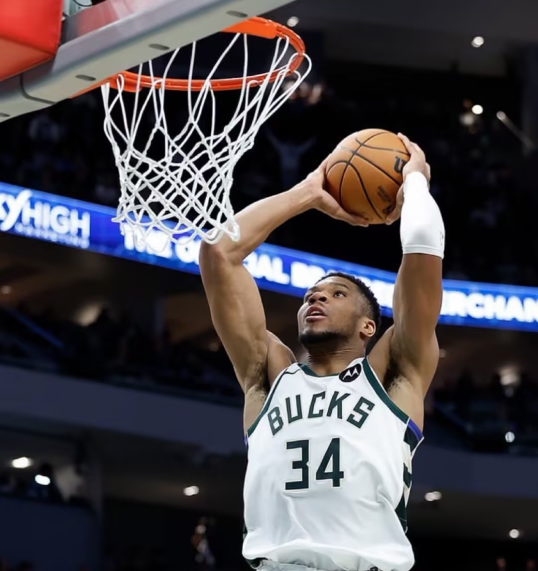 星空体育官方-雄鹿豪取三连胜，领跑东部联盟