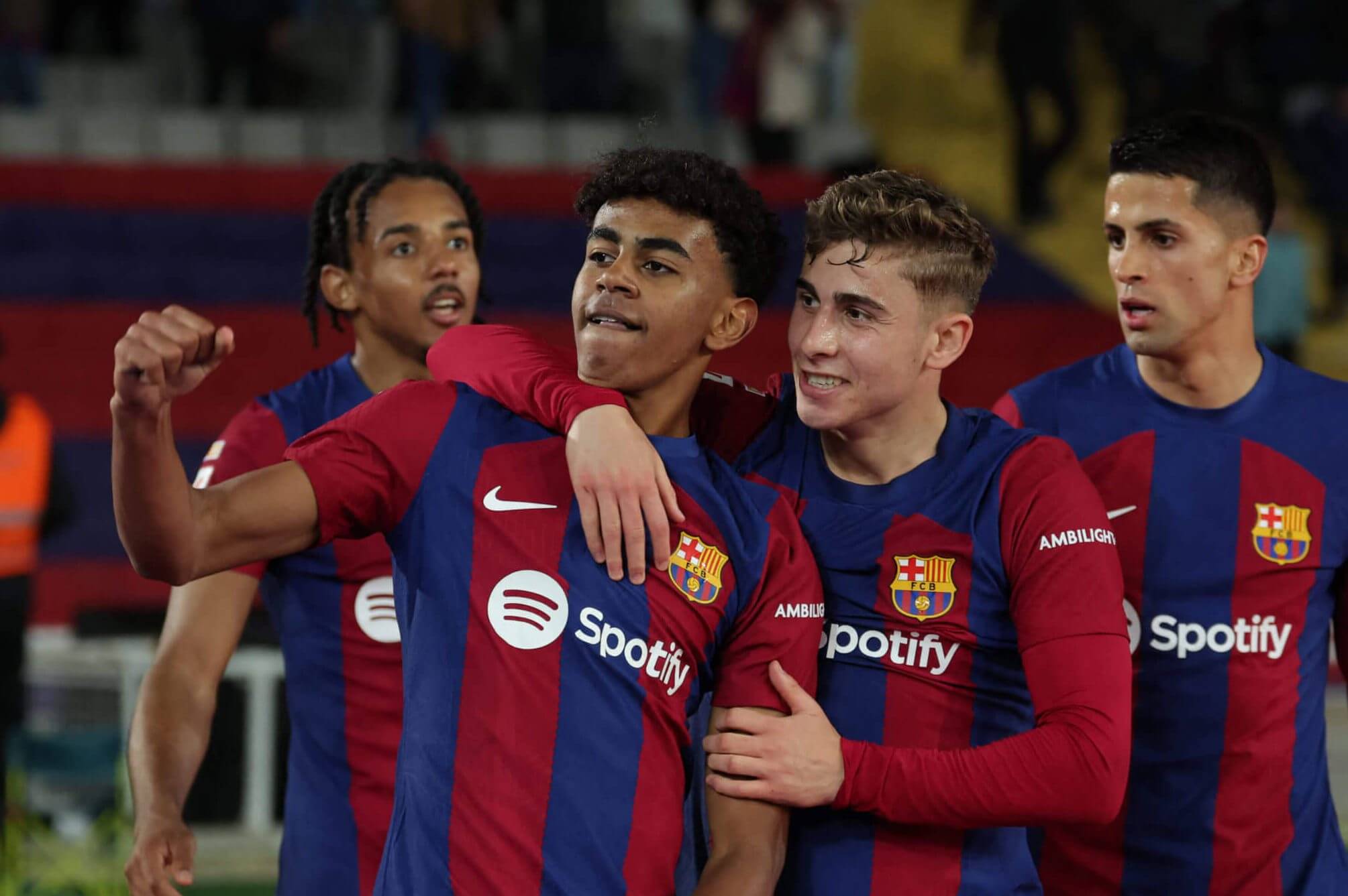 包含巴塞罗那官方宣布签下巴黎中场为何这位球员能给巴萨带来不同风格的比赛？的词条