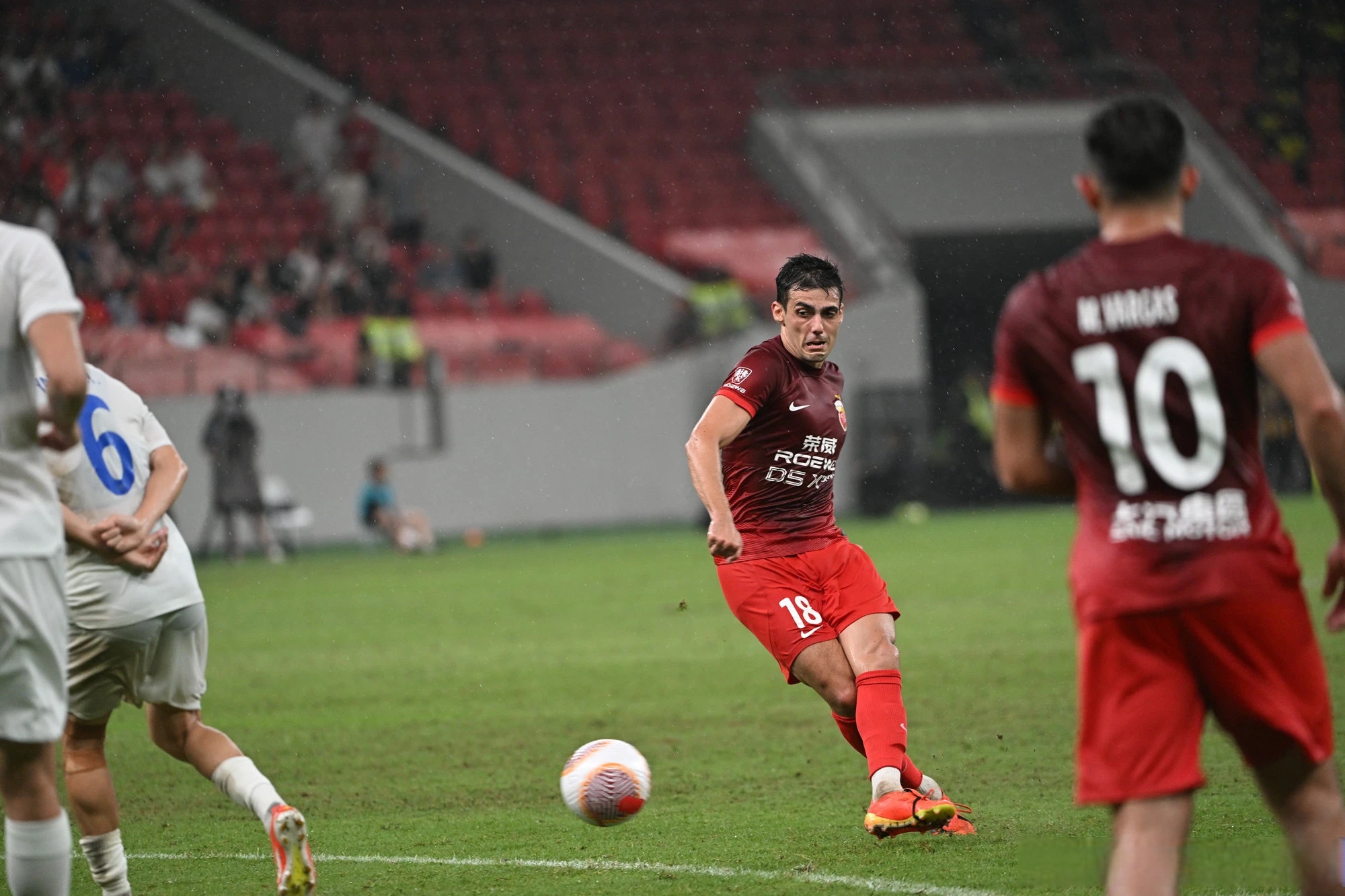 关于中超球队主场赢球，球员表现稳定水平提升的信息