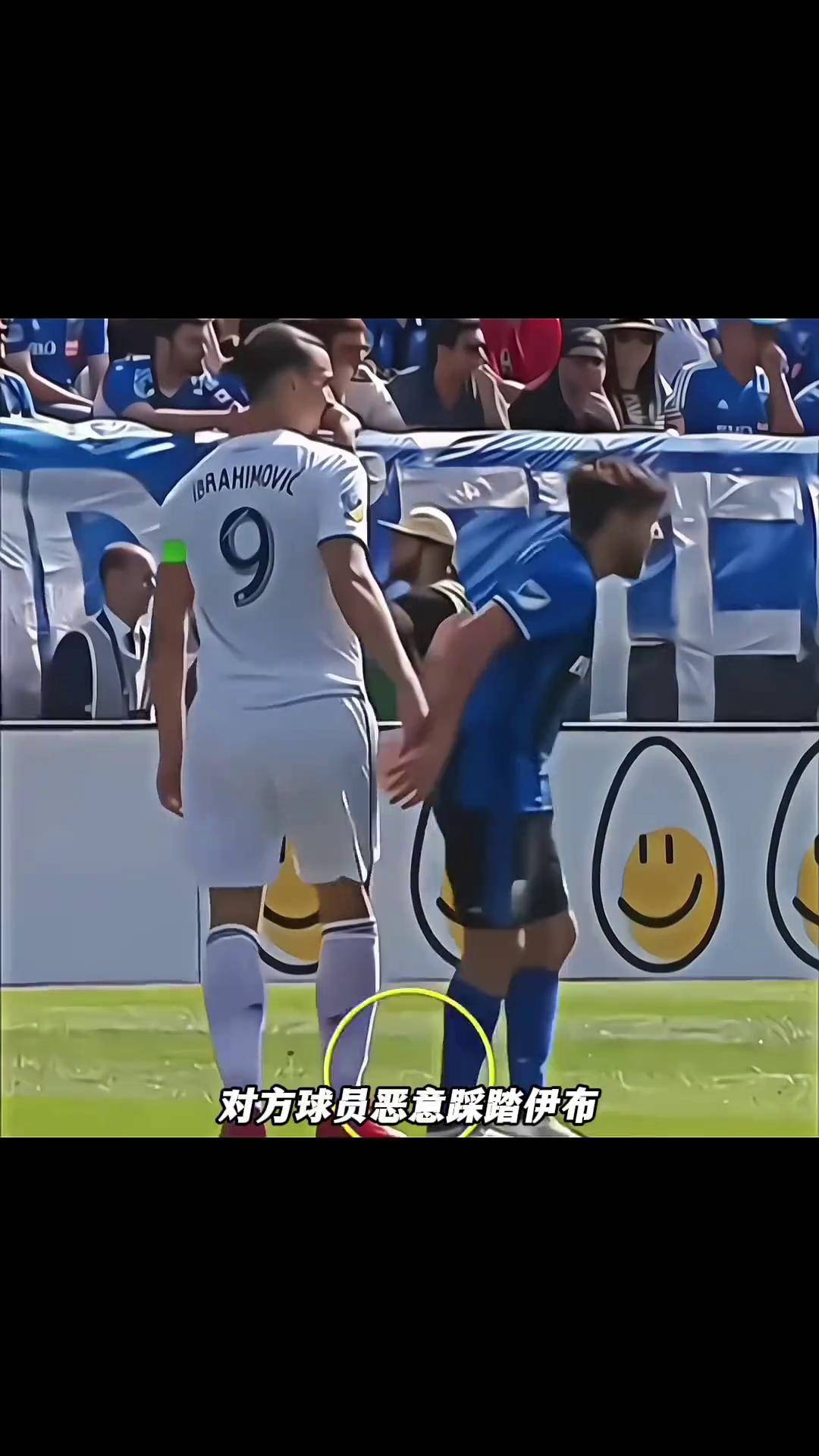 足球赛场上发生了激动人心的一幕