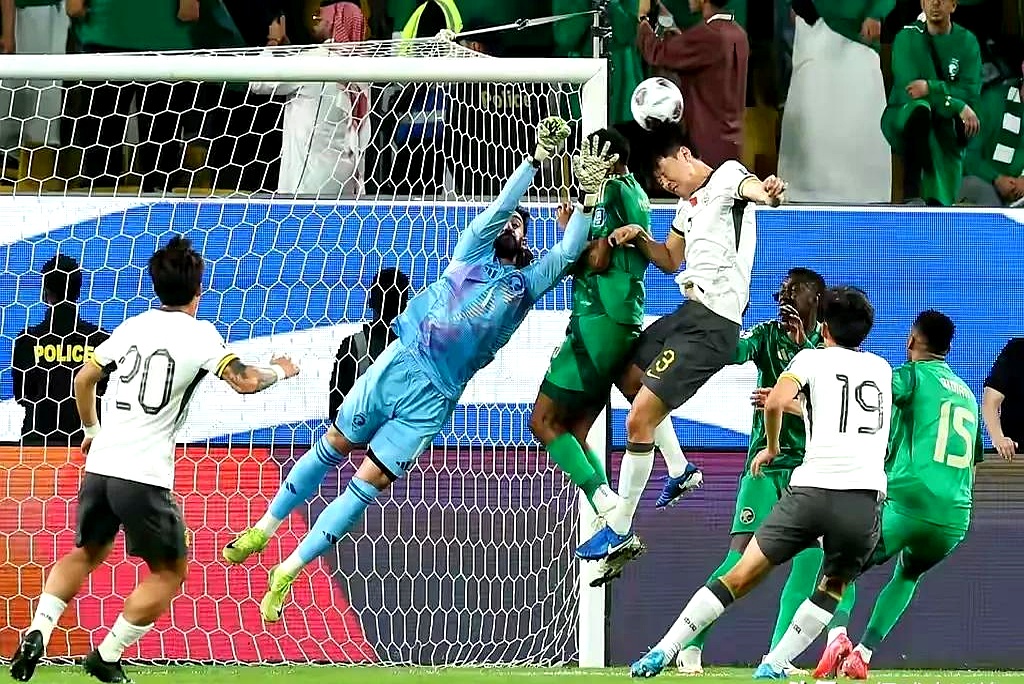 沙尔克04实现反超，取得比赛胜利