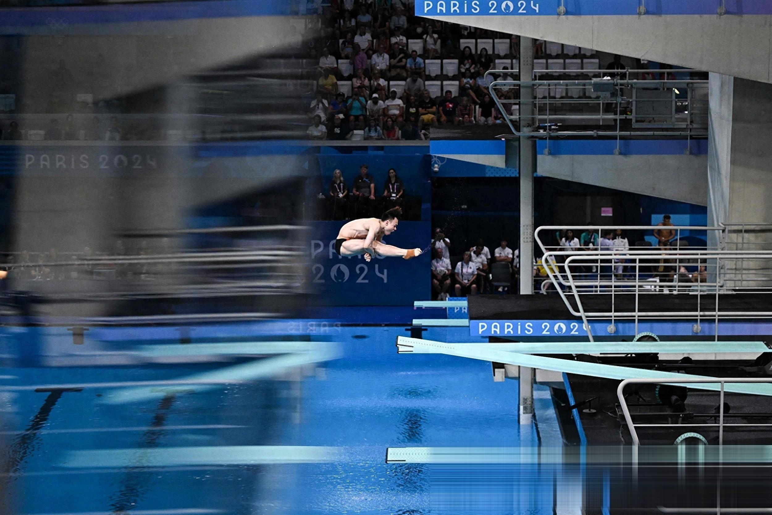 星空体育官网入口-加拿大跳水选手高空飞跃，神采飞扬的简单介绍