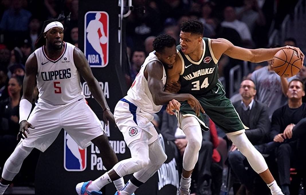 关于雄鹿主场击败开拓者，取得重要胜利的信息