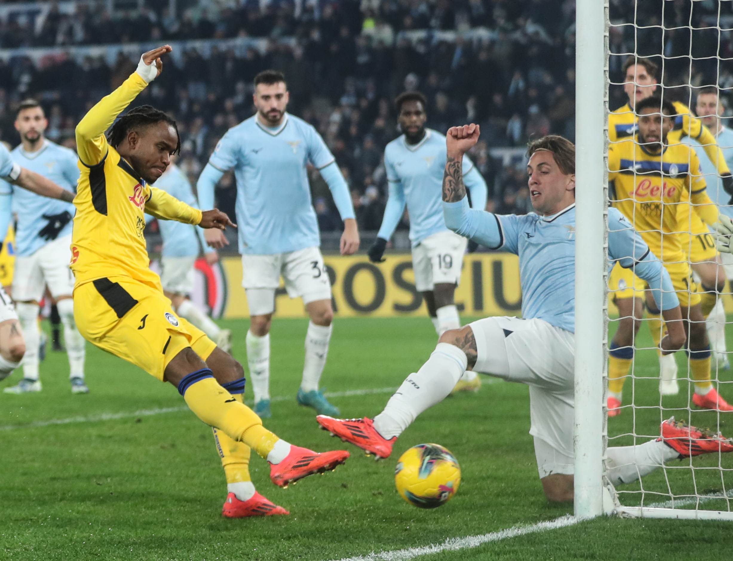 星空体育馆-拉齐奥完胜对手，展现出色团队配合的简单介绍