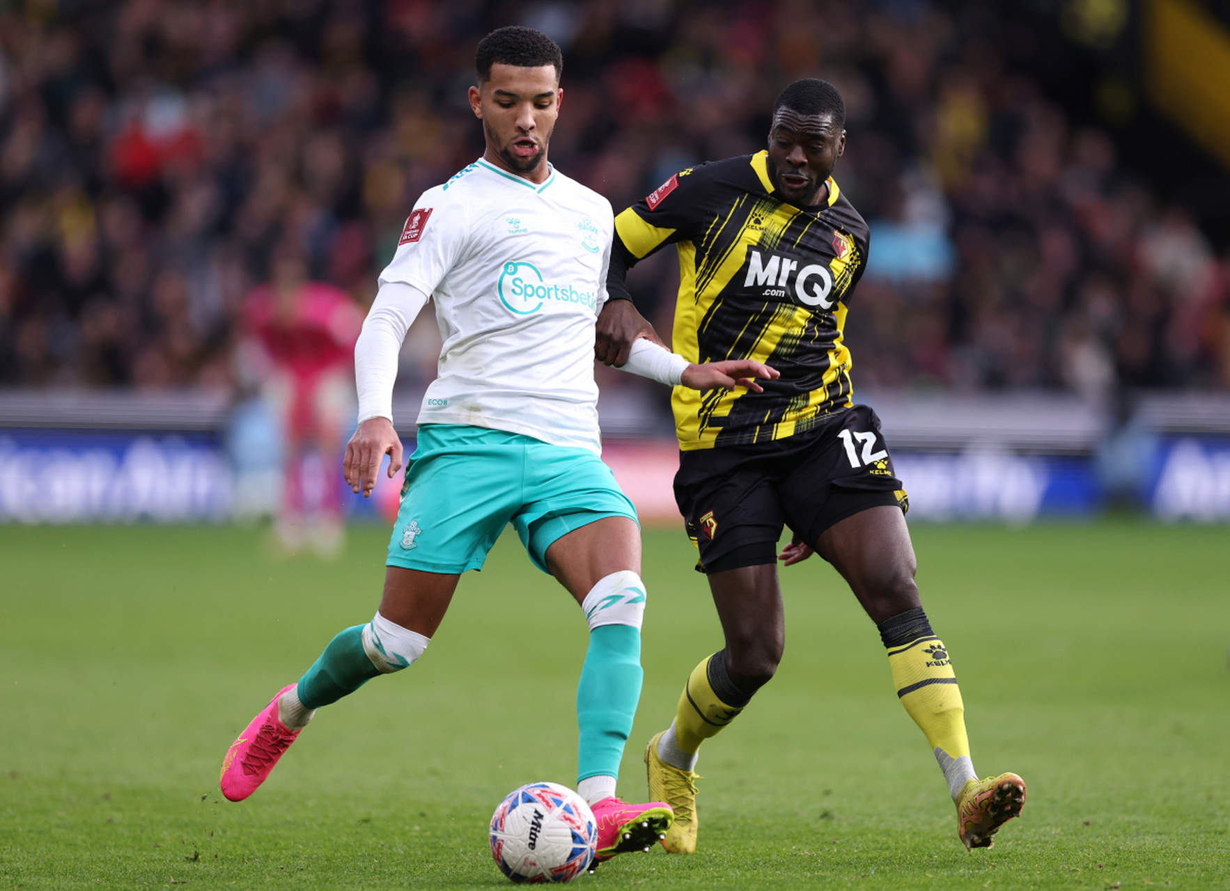 南安普顿主场惨败，保级前景雾霾笼罩