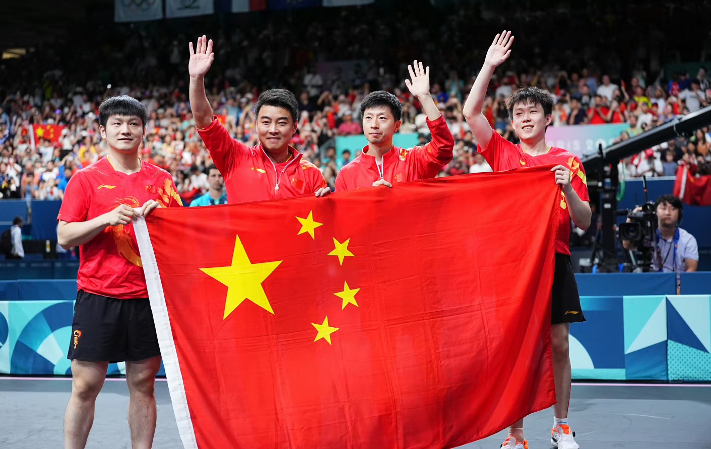 精彩比赛中球队奋力拼搏,最终获得成功 精彩比赛中球队奋力拼搏,最终获得成功