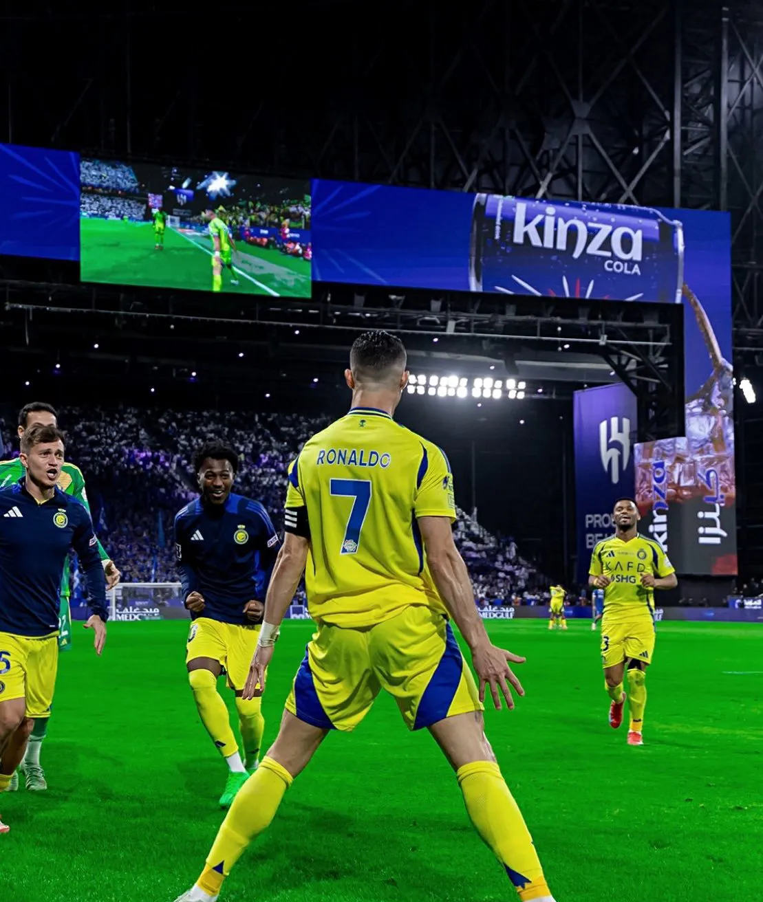 星空体育直播-斯特拉斯堡队战无不胜，实力强悍占据榜首的简单介绍