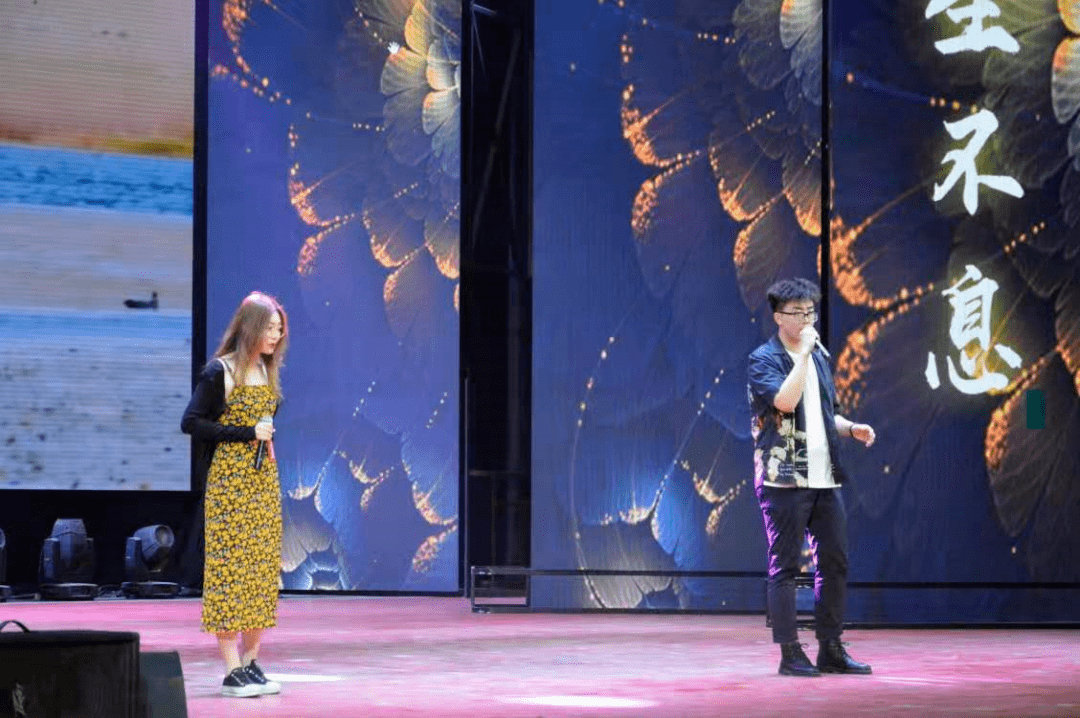 星空体育官网-球队新赛季举行歌手助阵表演，精彩绝伦