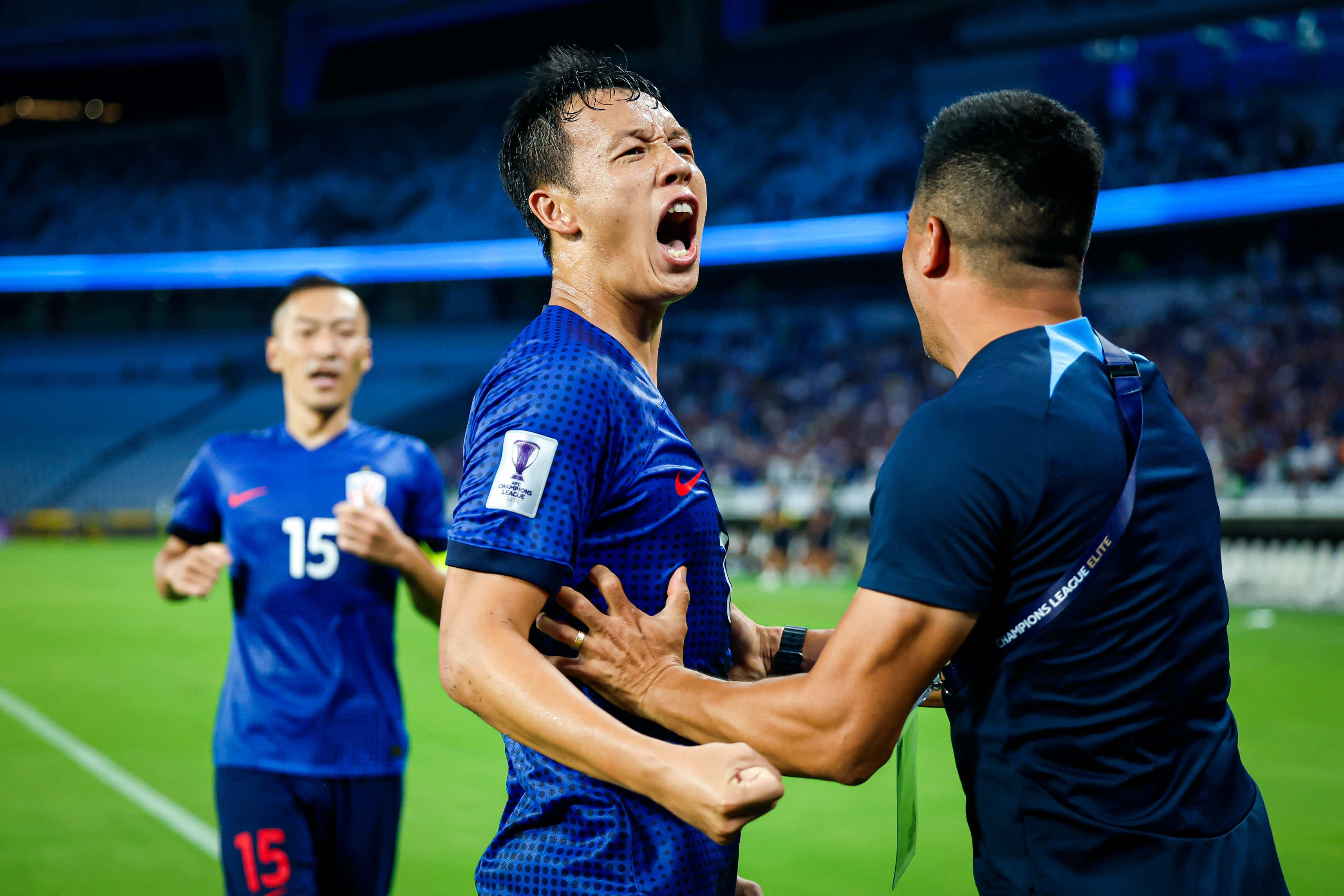 球队胜利！球员连续表现抢眼