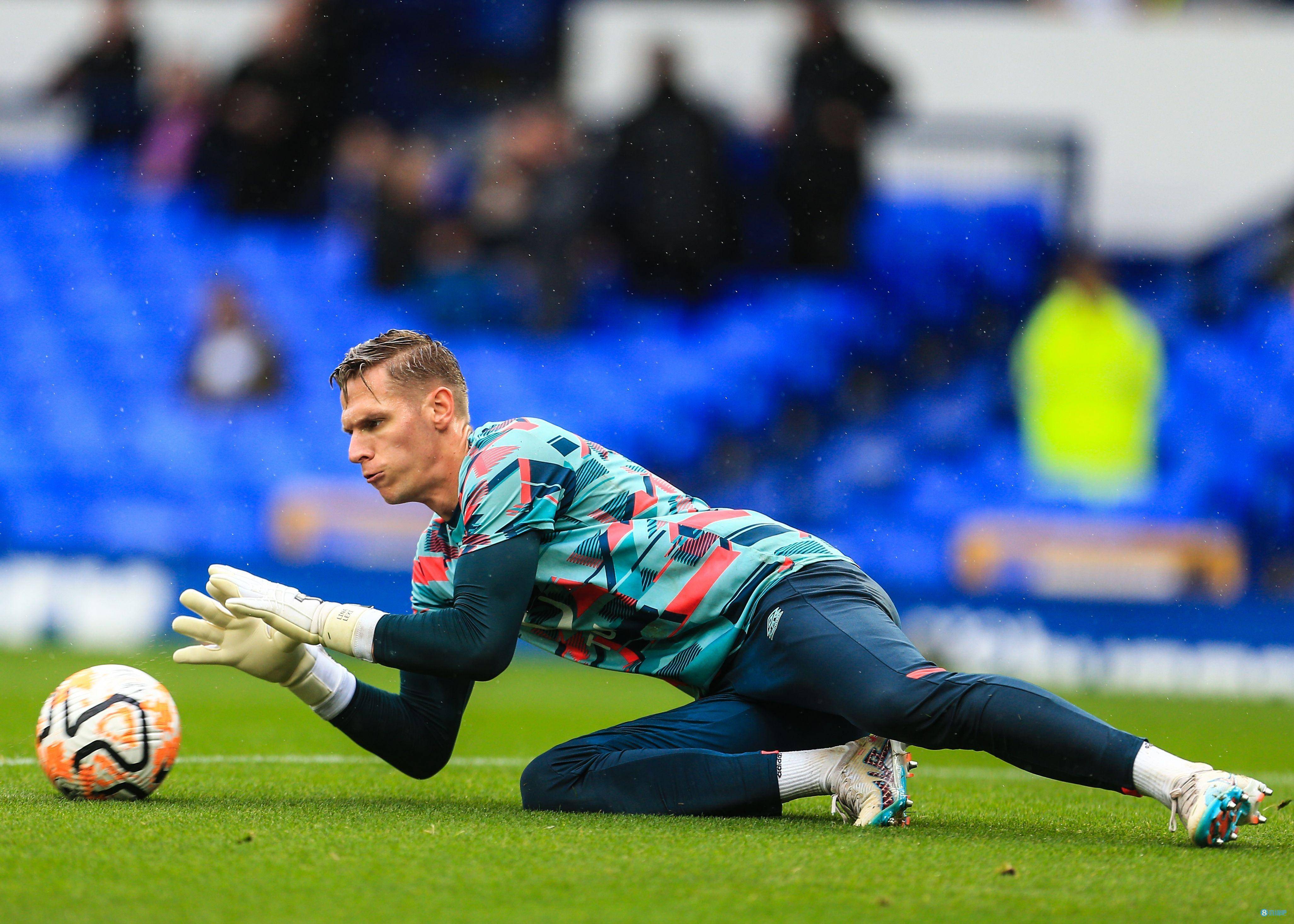 星空体育地址-关于埃弗顿门将连续扑救，救助球队获胜的信息