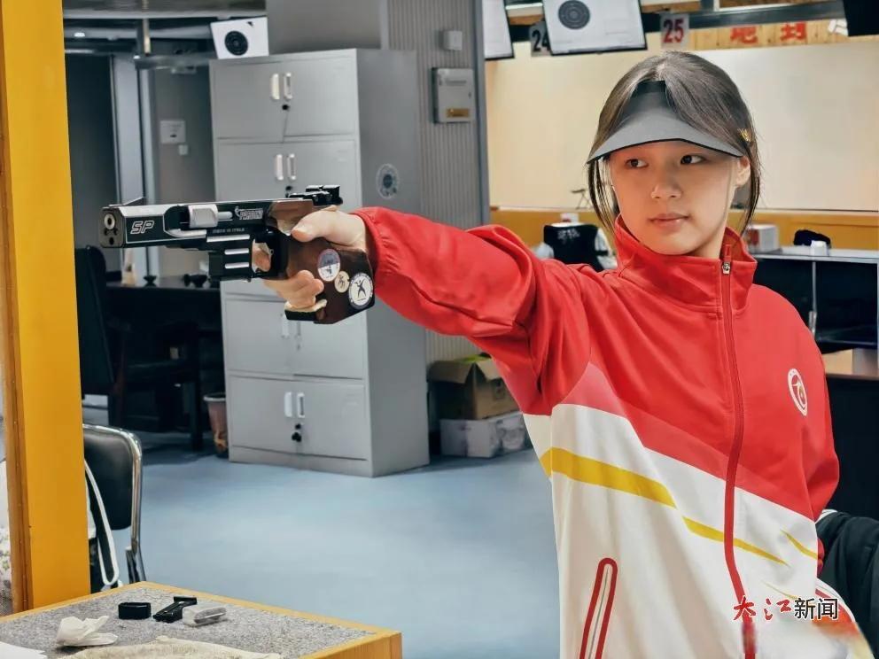 星空体育网页版登录入口-射击选手兢兢业业，心怀赛事梦想